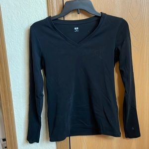 Uniqlo black v-neck top in size X-small